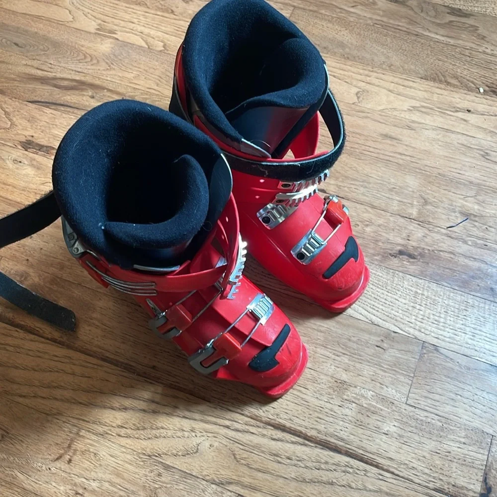 Solomon ski boots